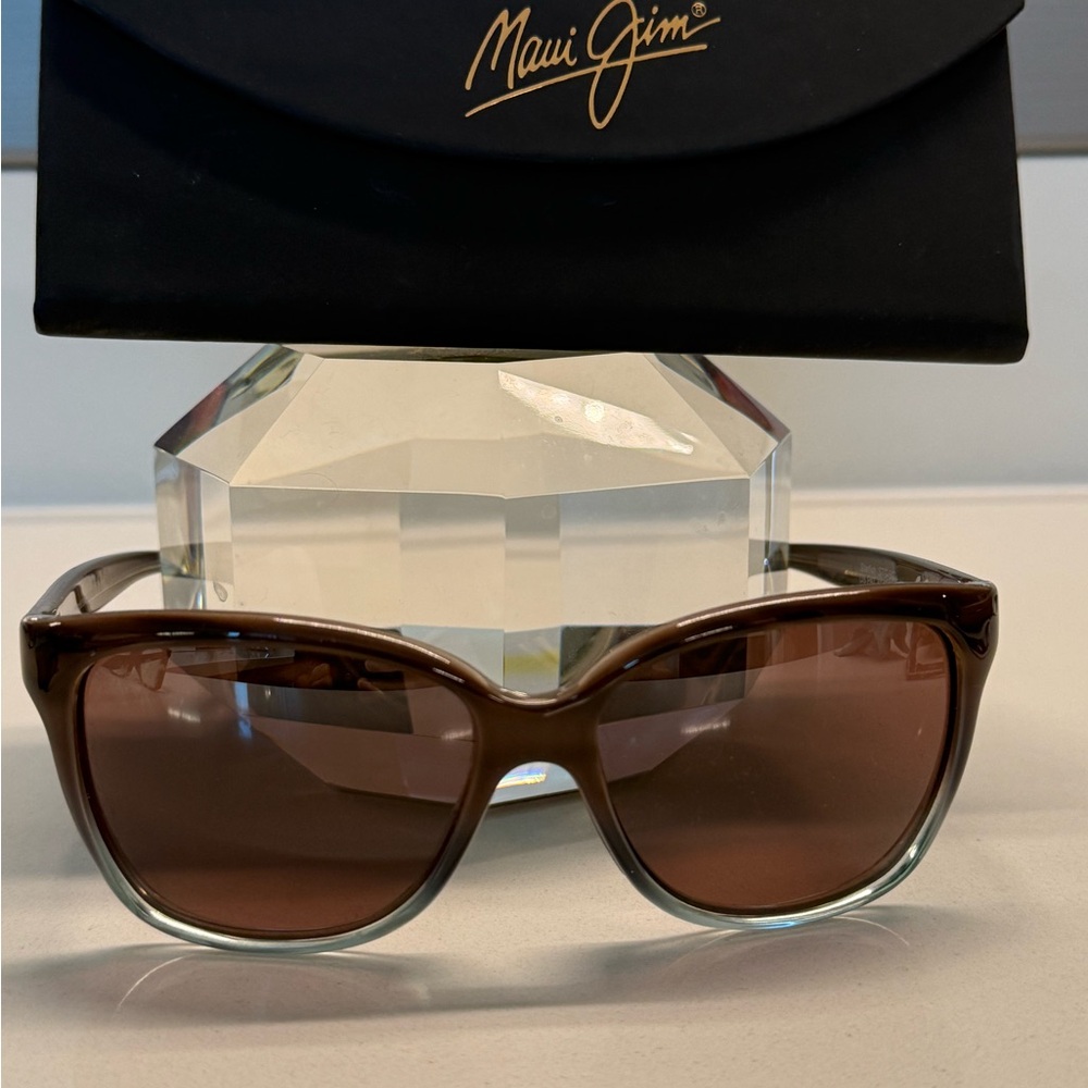 Like New Maui Jim, Brown and Blue Sunglass Frames - Picture 3 of 9